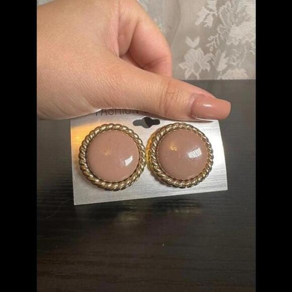 Jewelry - Vintage Beige and Gold-Tone Statement Clip-On Earrings
